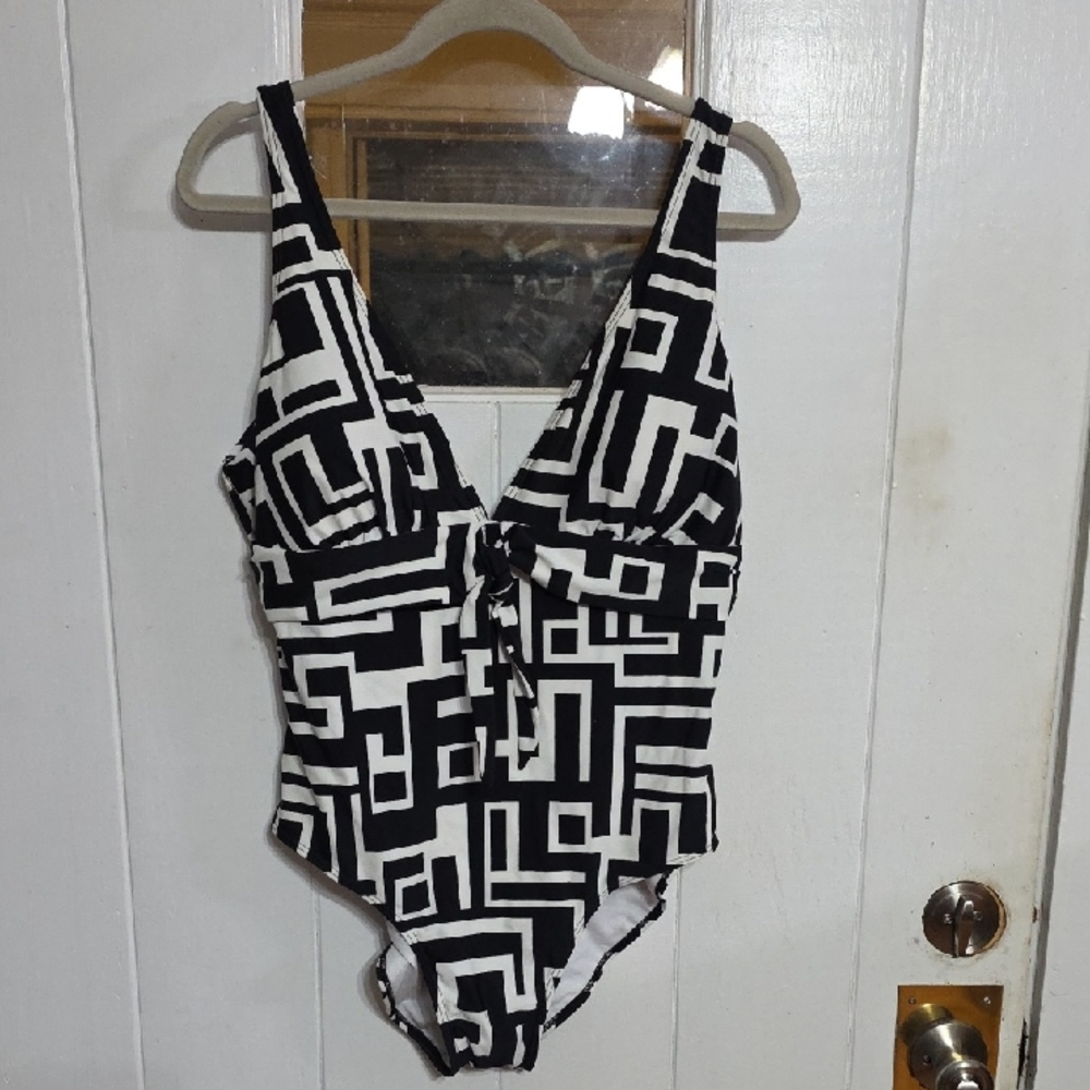 Allure‎ Couture Womens Swimsuit One Puece Black/White Bra Sz L EUC